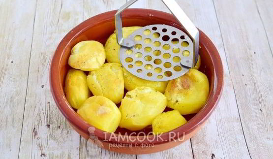 картофель с розмарином и чесноком в духовке