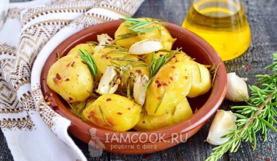 картофель с розмарином и чесноком в духовке