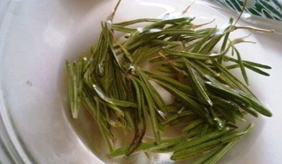 картофель с розмарином и чесноком