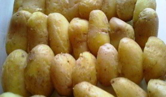 картофель с розмарином и чесноком