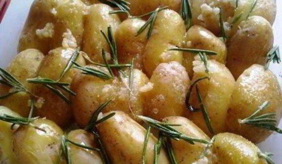 картофель с розмарином и чесноком