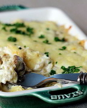 Картофель с шампиньонами и сметаной в духовке