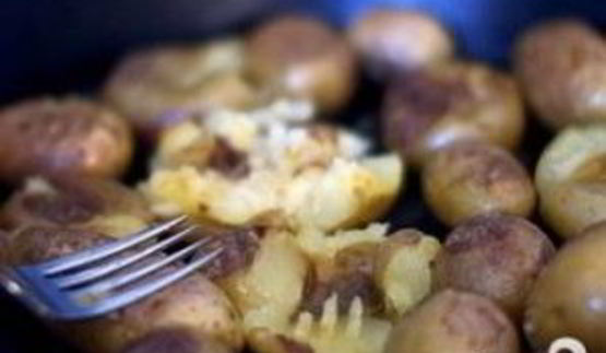 картофель с соусом чили