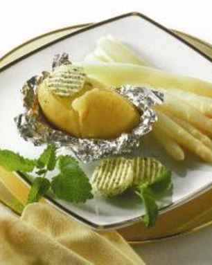 Картофель в фольге с молодой спаржей