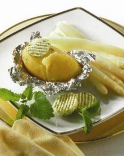 Рецепт картофеля в фольге с молодой спаржей