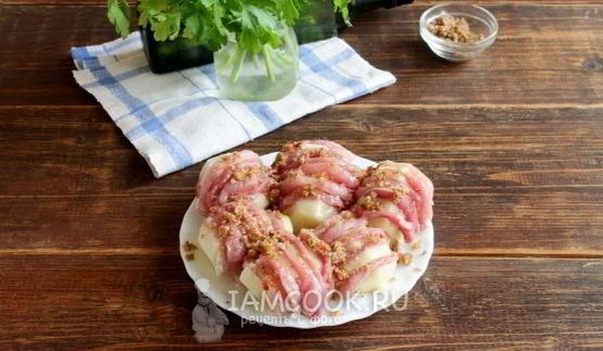 картошка-гармошка с мясом в духовке