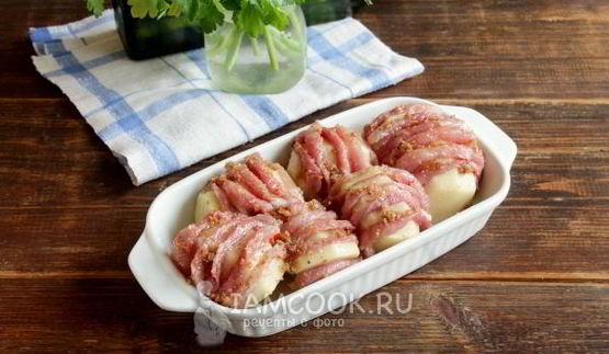 картошка-гармошка с мясом в духовке