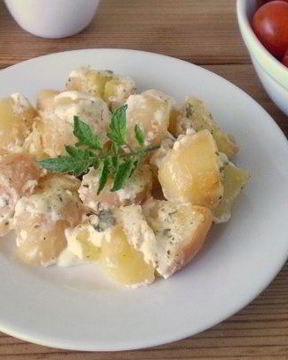 Картошка под чесночным соусом в духовке