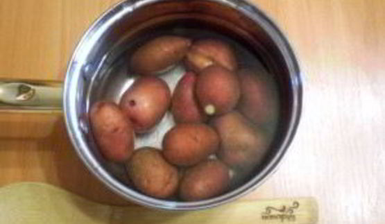 картошка под чесночным соусом в духовке