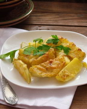 Картошка под сыром в духовке