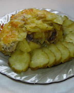 Картошка с грибами и сыром в духовке