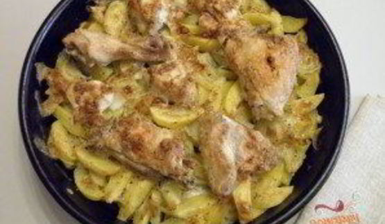 картошка с курицей в духовке под соусом