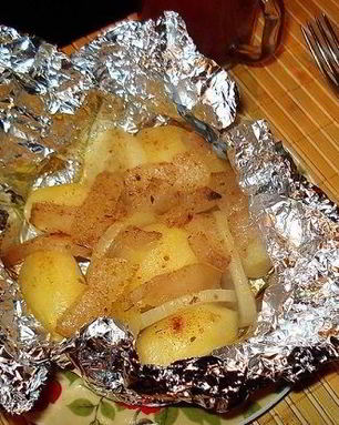 Картошка с салом в духовке в фольге