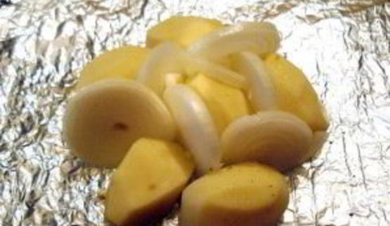 картошка с салом в духовке в фольге