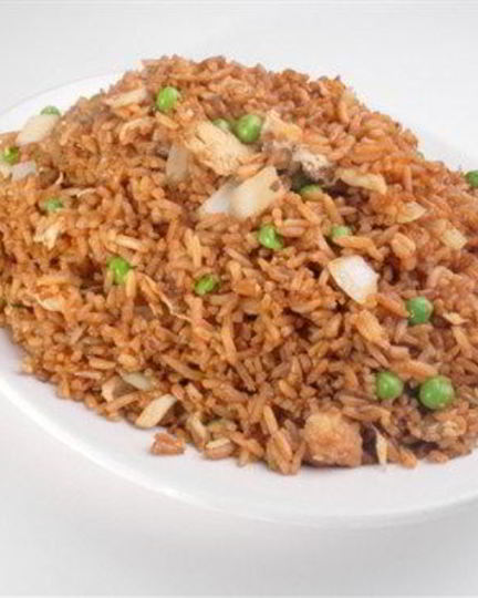 Рецепт красного риса со специями, курицей и зеленым горошком