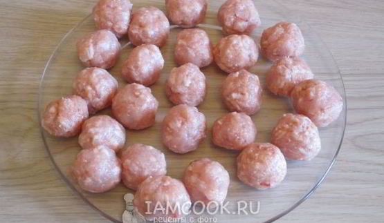 лапша с фрикадельками