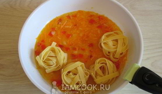 лапша с фрикадельками