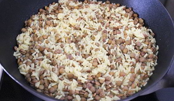 лимонный рис, жареный с чечевицей