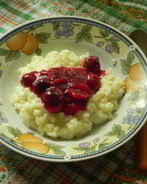 Молочный рис с вишней