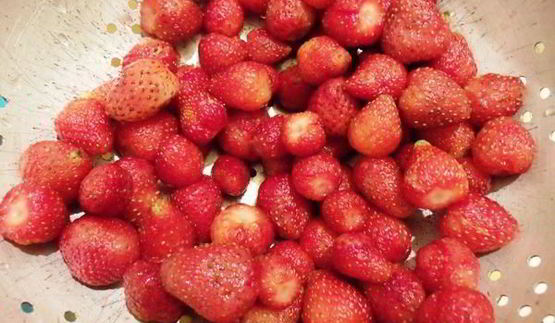 молодой картофель с клубничной сальсой