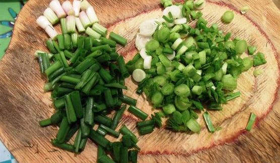 молодой картофель с клубничной сальсой