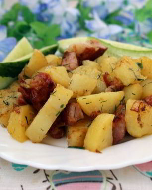 Молодой картофель с сырокопченой грудинкой