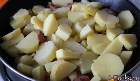 молодой картофель с сырокопченой грудинкой