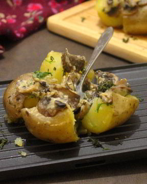 Печеный картофель с грибной начинкой