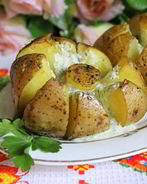 Печеный картофель с селедочным соусом