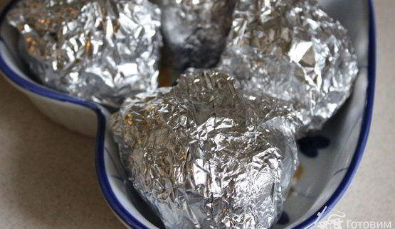 печеный картофель с селедочным соусом