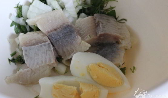 печеный картофель с селедочным соусом