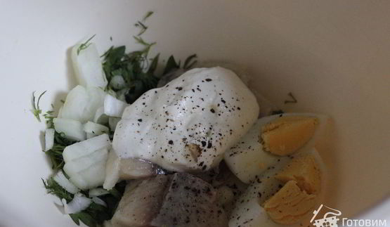 печеный картофель с селедочным соусом