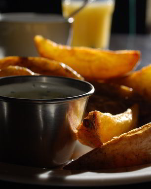 Печеный картофель с сыром фета и укропом