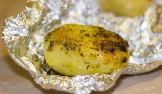 печеный картофель в фольге в духовке