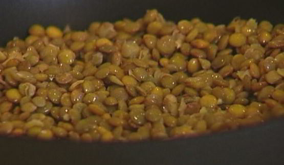 пикантная чечевица с брынзой и вялеными помидорами