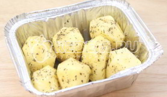 пряный картофель с салатом