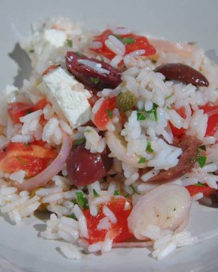 Рецепт риса с фетой, помидорами, оливками и каперсами