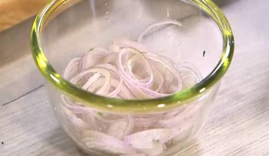 рис с фетой, помидорами, оливками и каперсами