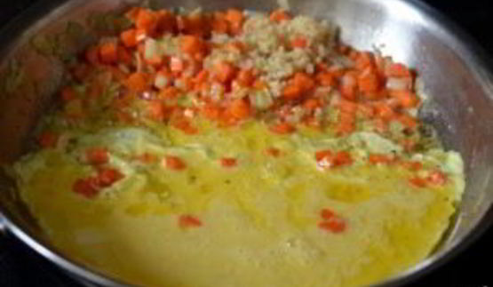 рис с морковкой и луком на сковороде