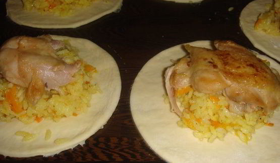 рис с мясом в булочке