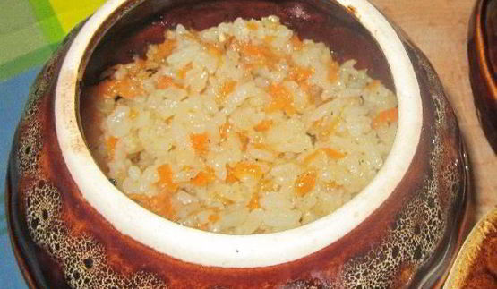 рис с мясом в горшочках