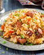 Рис с овощами и сосисками