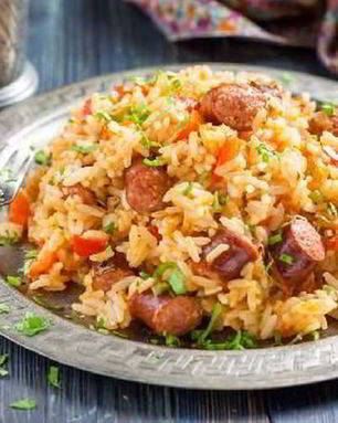 Рис с овощами и сосисками