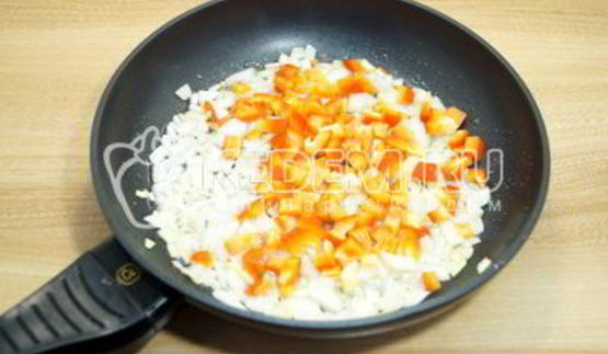 рис с овощами на сковороде