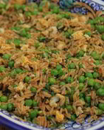 Рис с яйцами и зеленым горошком по-индонезийски