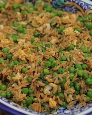 Рис с яйцами и зеленым горошком по-индонезийски