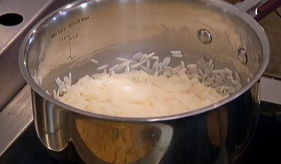 рис с яйцами и зеленым горошком по-индонезийски