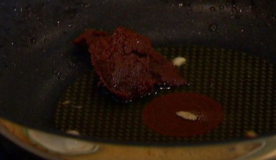 рис с яйцами и зеленым горошком по-индонезийски