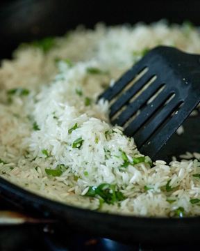 Рис с зеленью на гарнир