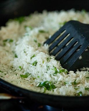 Рис с зеленью на гарнир